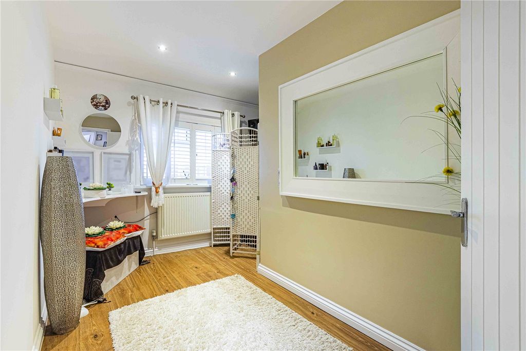 Additional image 12 of 3 bed semi-detached house for saleStanborough Avenue, Borehamwood, Hertfordshire WD6