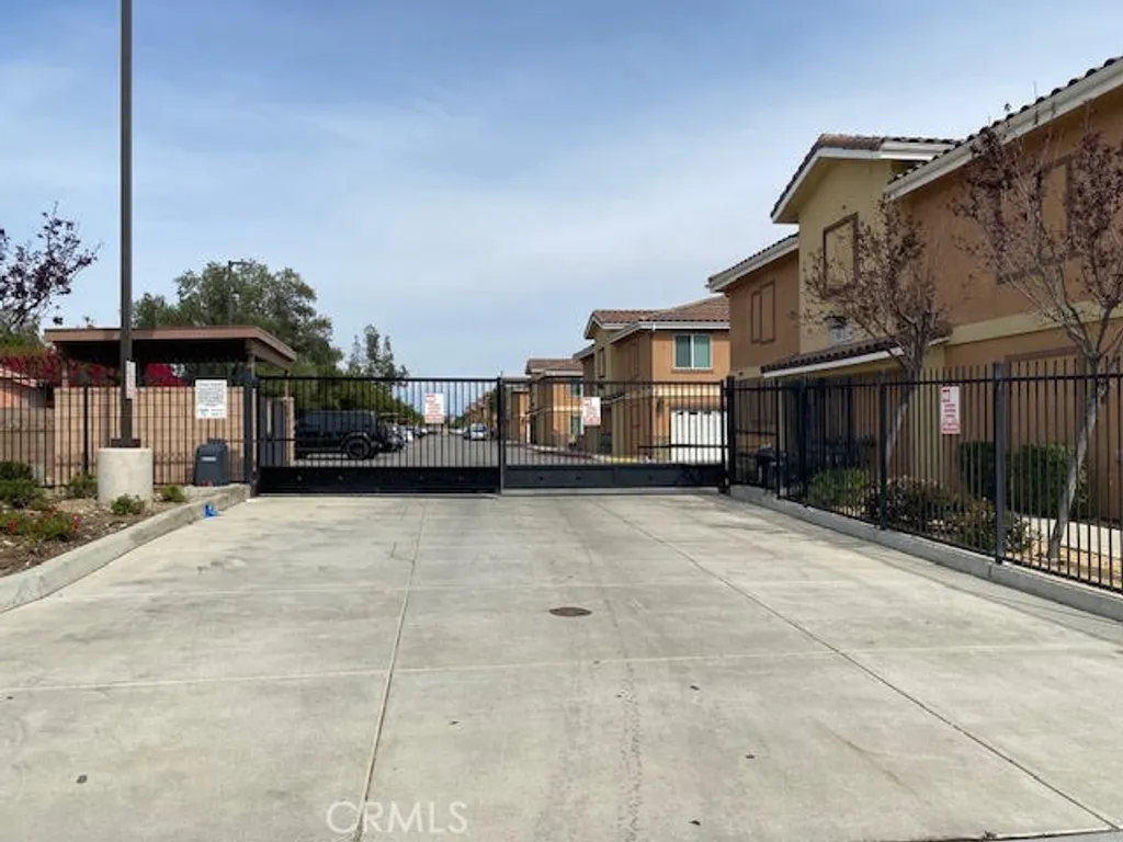 16408 Valencia Ave Unit 411, Fontana, CA 92335