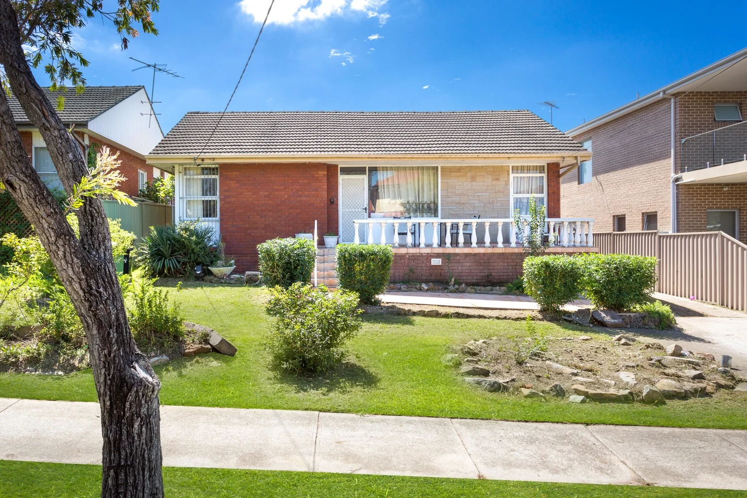 4 Latvia Avenue, Greenacre NSW 2190