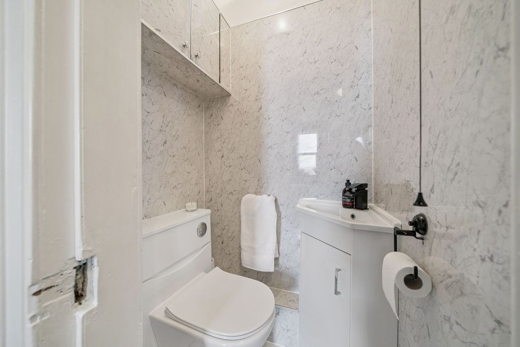 Additional image 15 of 2 bed flat for sale2/1, 12 William Street, Helensburgh G84