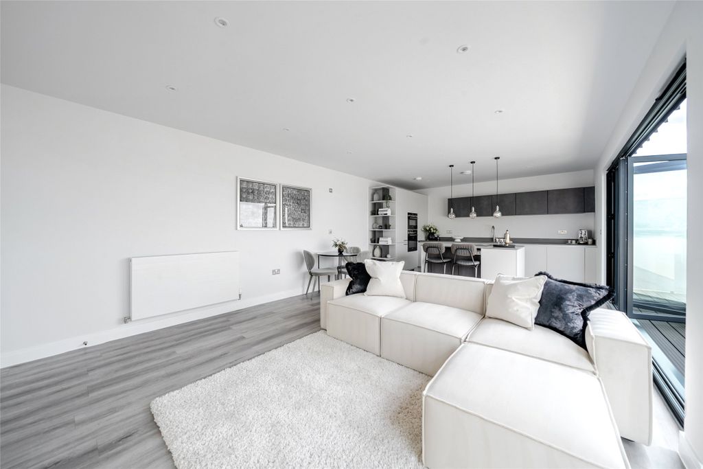 Additional image 8 of 2 bed flat for saleApartment 19 - Penthouse, 109 - 111 Bath Road, Cheltenham, Gloucestershire GL53