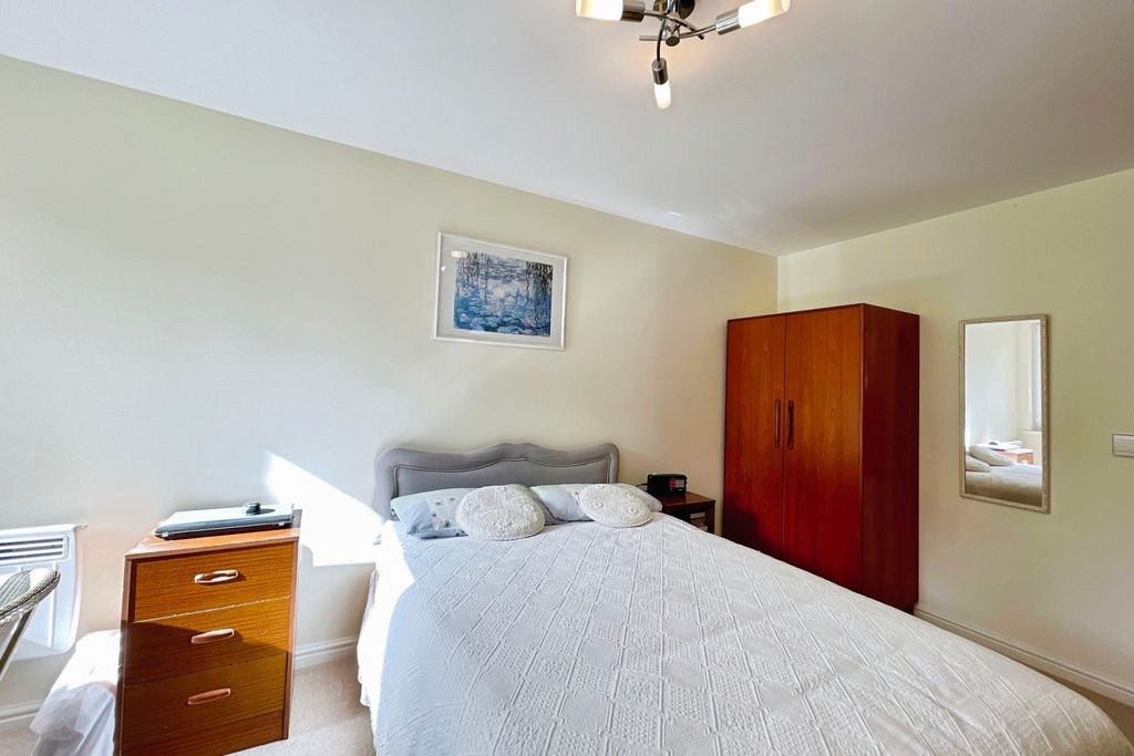 Additional image 9 of 2 bed flat for saleLys Lander, Tregolls Road, Truro, Cornwall TR1