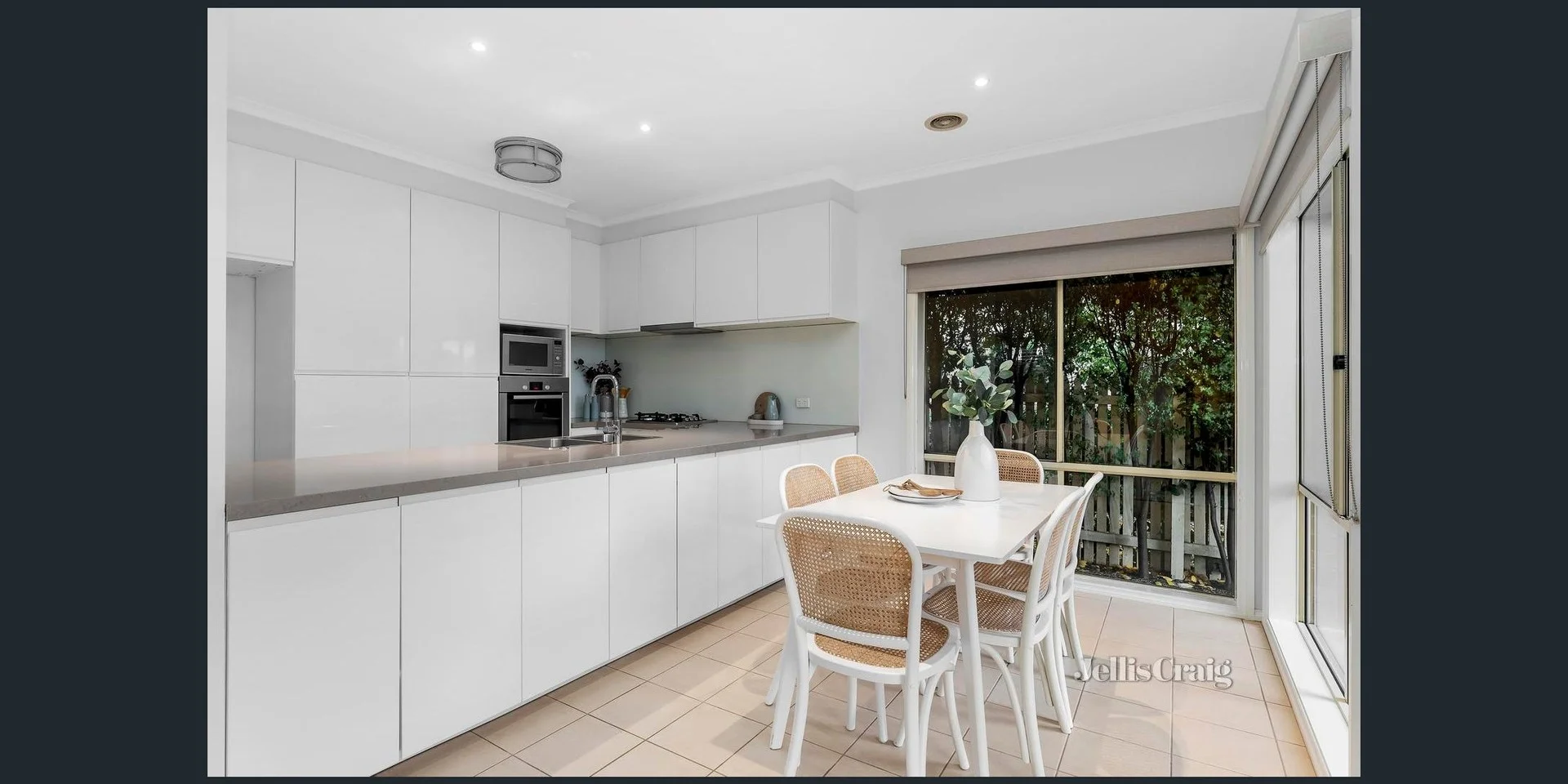 6 Saxonwood Drive, Vermont South VIC 3133