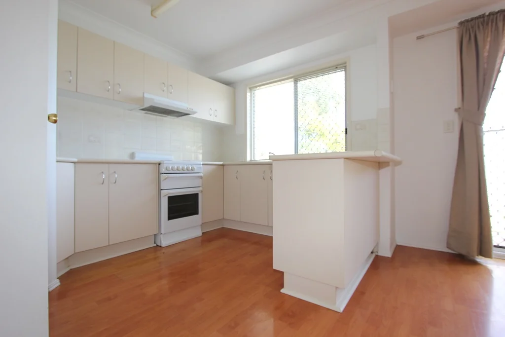6 Jan Court, Bethania QLD 4205 photo 4