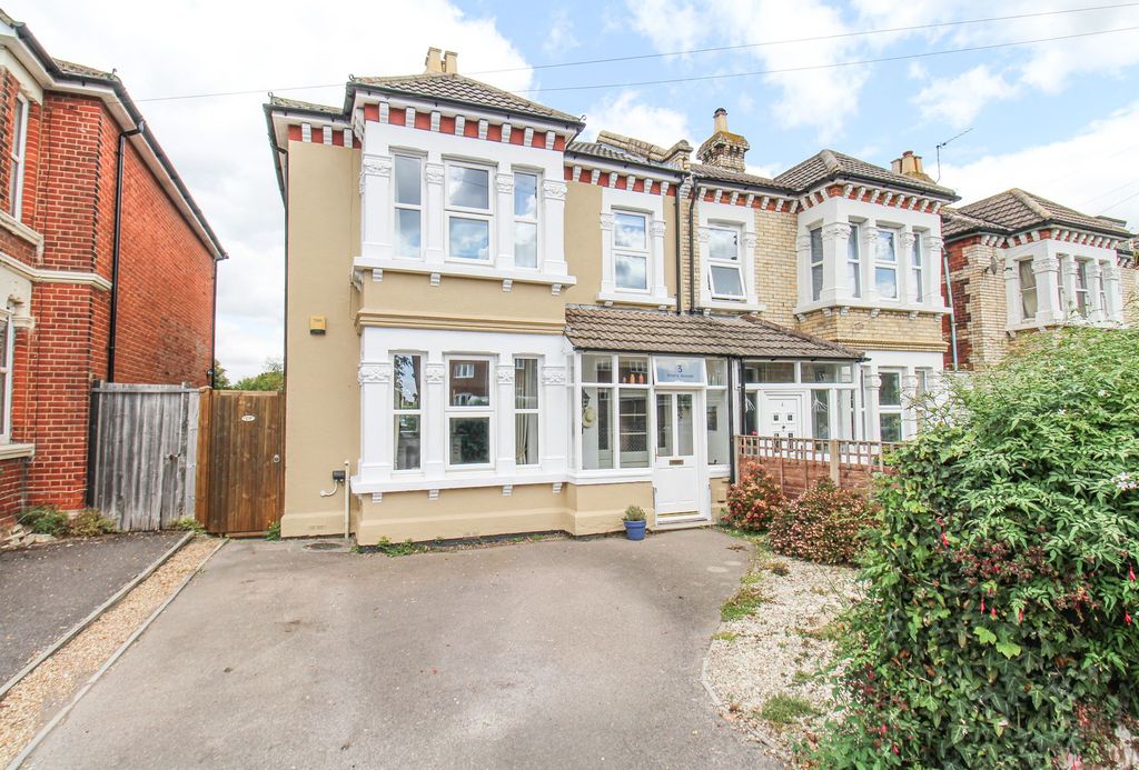 4 bed semi-detached house for salePriory Avenue, St Denys SO17