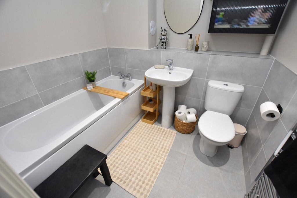 Additional image 6 of 2 bed flat for saleClydeside Terrace, Renfrew, Renfrewshire PA4