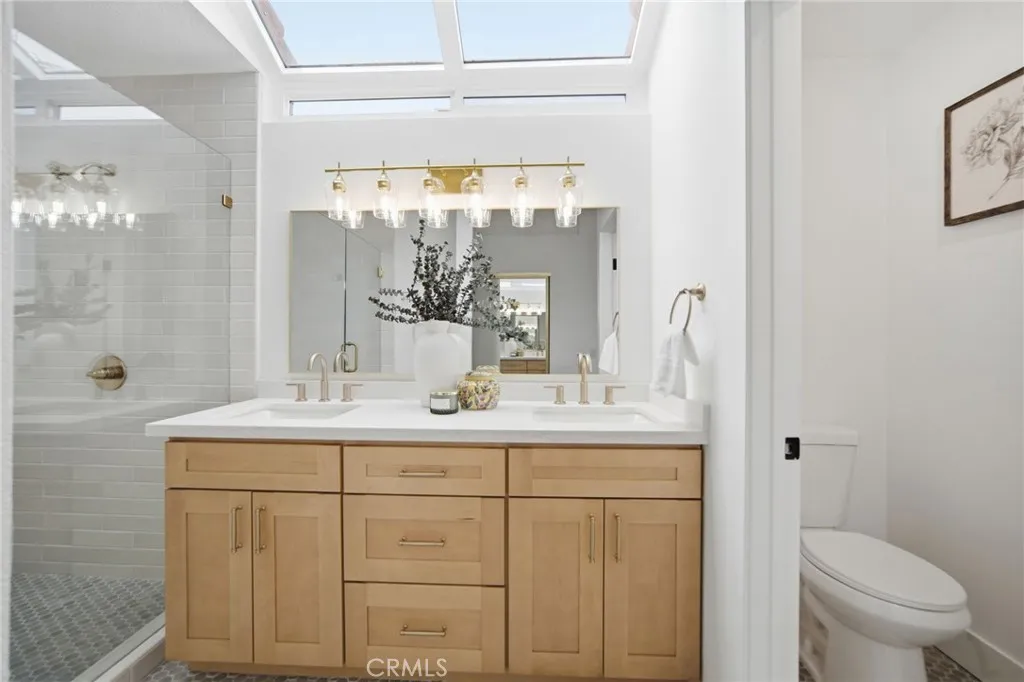 Additional image 39 of 32 Comiso, Irvine, CA 92614