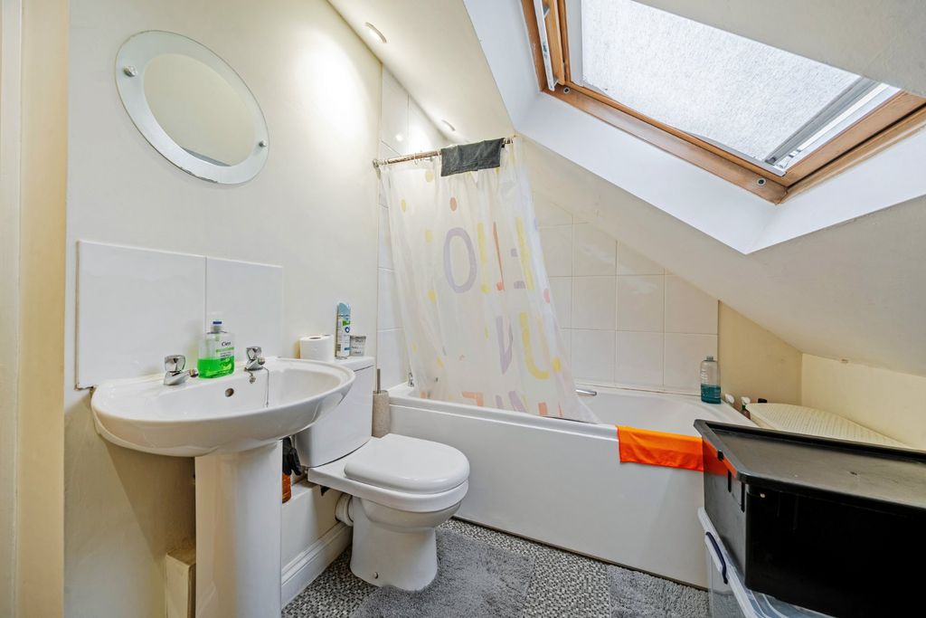 Additional image 16 of 6 bed flat for saleWortley Road, Leeds, West Yorkshire LS12