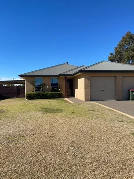 42 Dunheved Circle, Dubbo NSW 2830