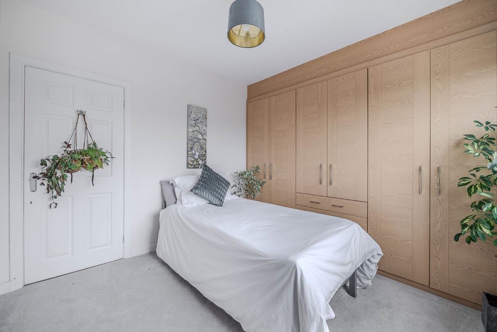 Additional image 8 of 2 bed flat for saleQueens Close, Lancaster Road, Harrogate, North Yorkshire HG2