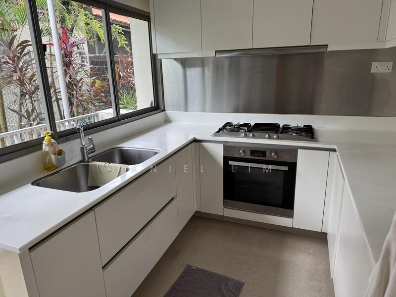 33 Charlton Lane photo 3