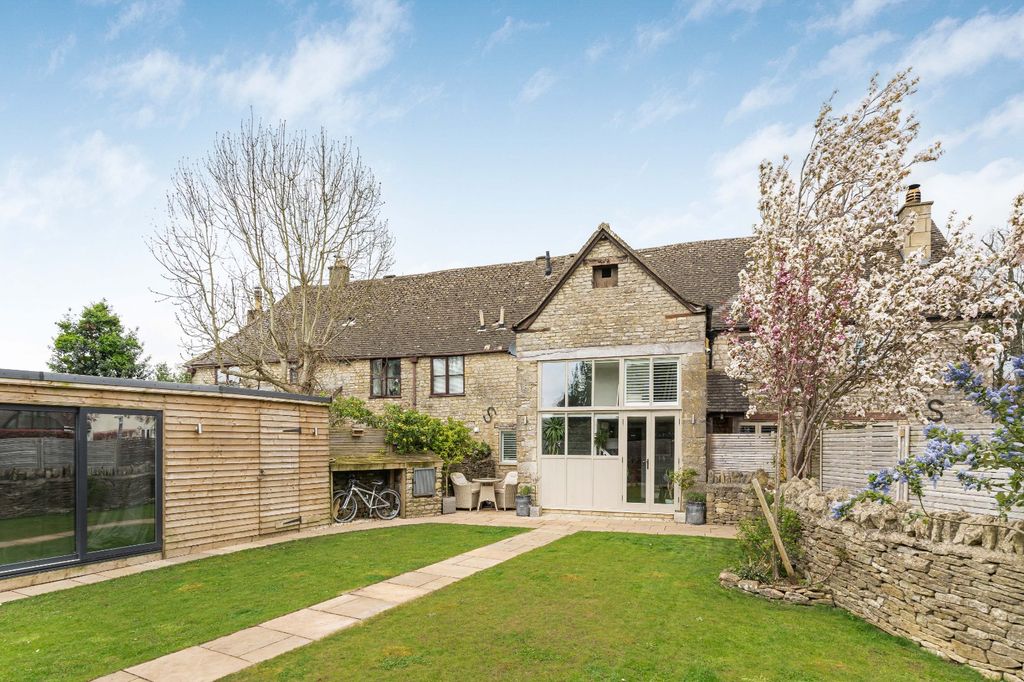 5 bed semi-detached house for saleCirencester Road, Minchinhampton, Stroud, Gloucestershire GL6