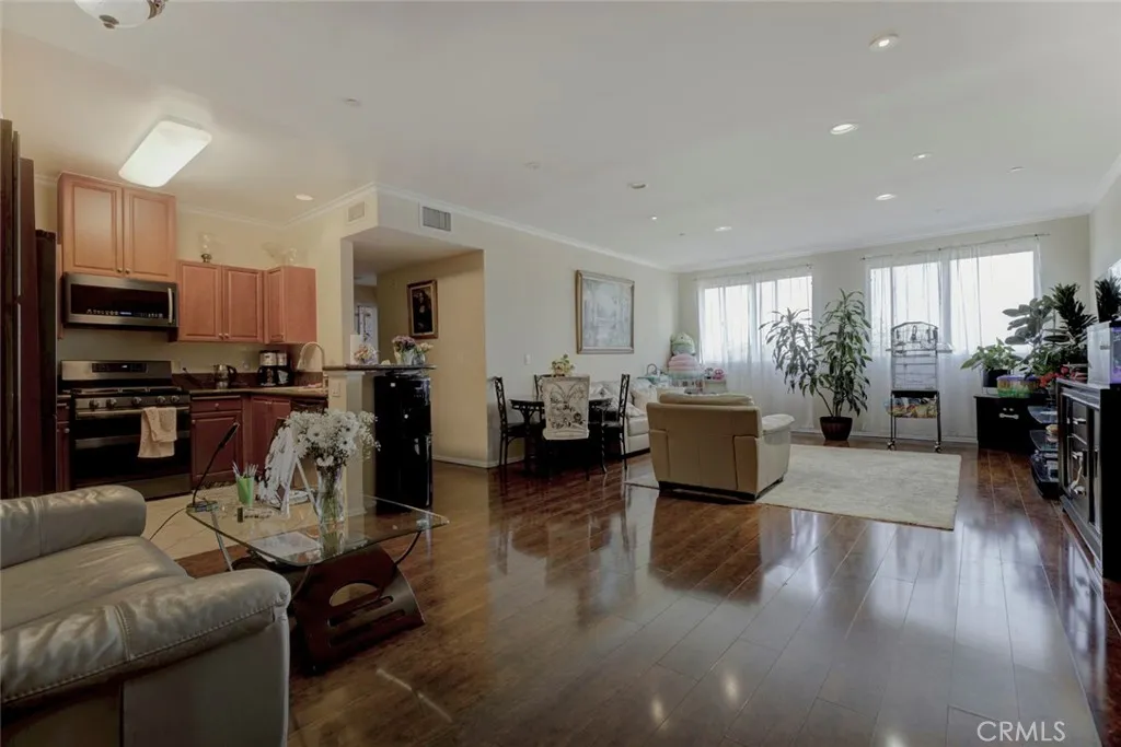 Additional image 31 of 13941 Sherman Way Boulevard Unit 401, Van Nuys, CA 91405