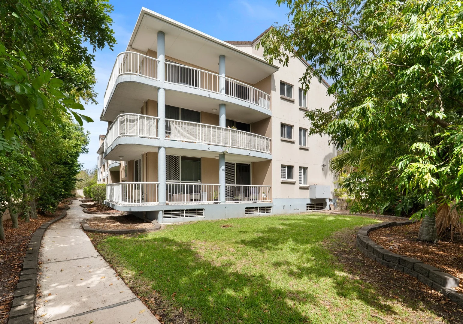 8/111 Frank Street, Labrador QLD 4215
