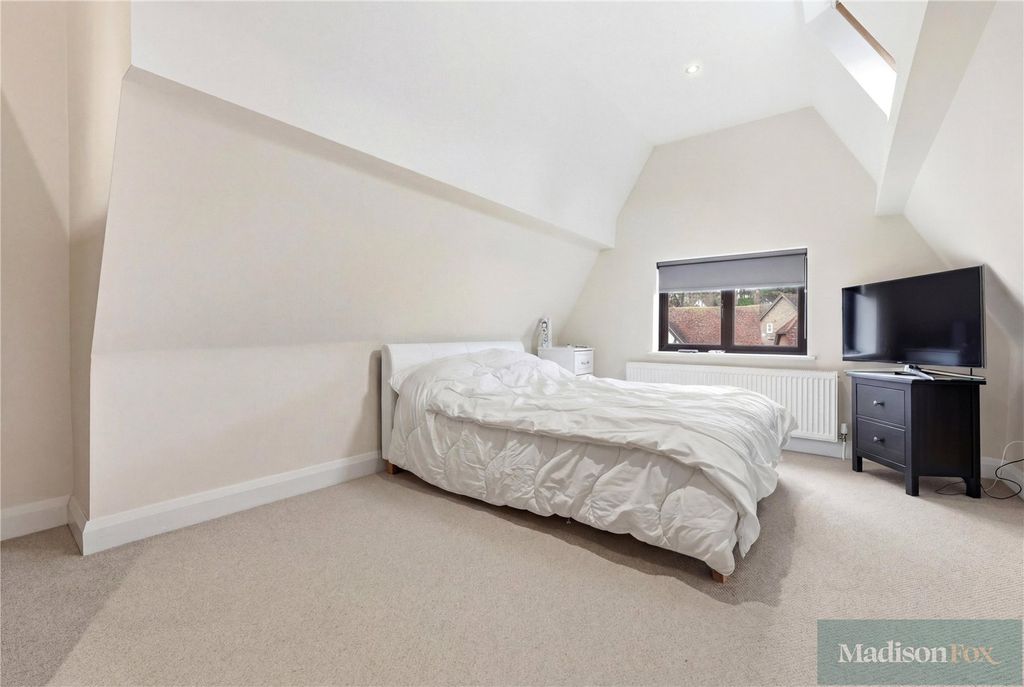 Additional image 19 of 7 bed semi-detached house for saleHigh Road, Loughton, Essex IG10