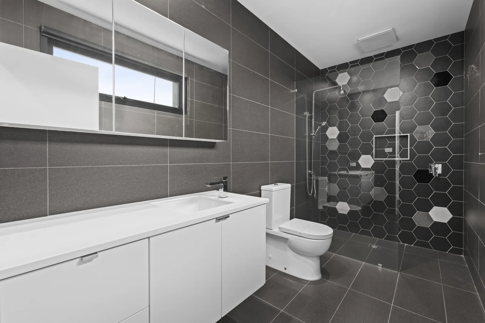 Additional image 9 of 2B Russell Street, Newtown VIC 3220