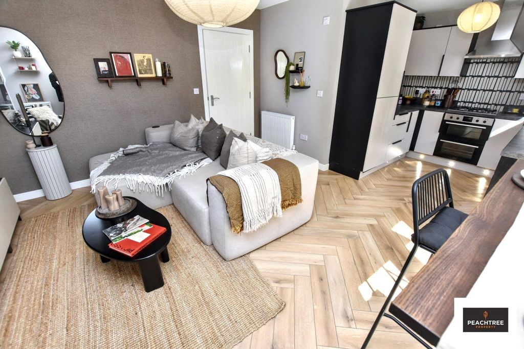 Additional image 11 of 2 bed flat for saleClydeside Terrace, Renfrew, Renfrewshire PA4