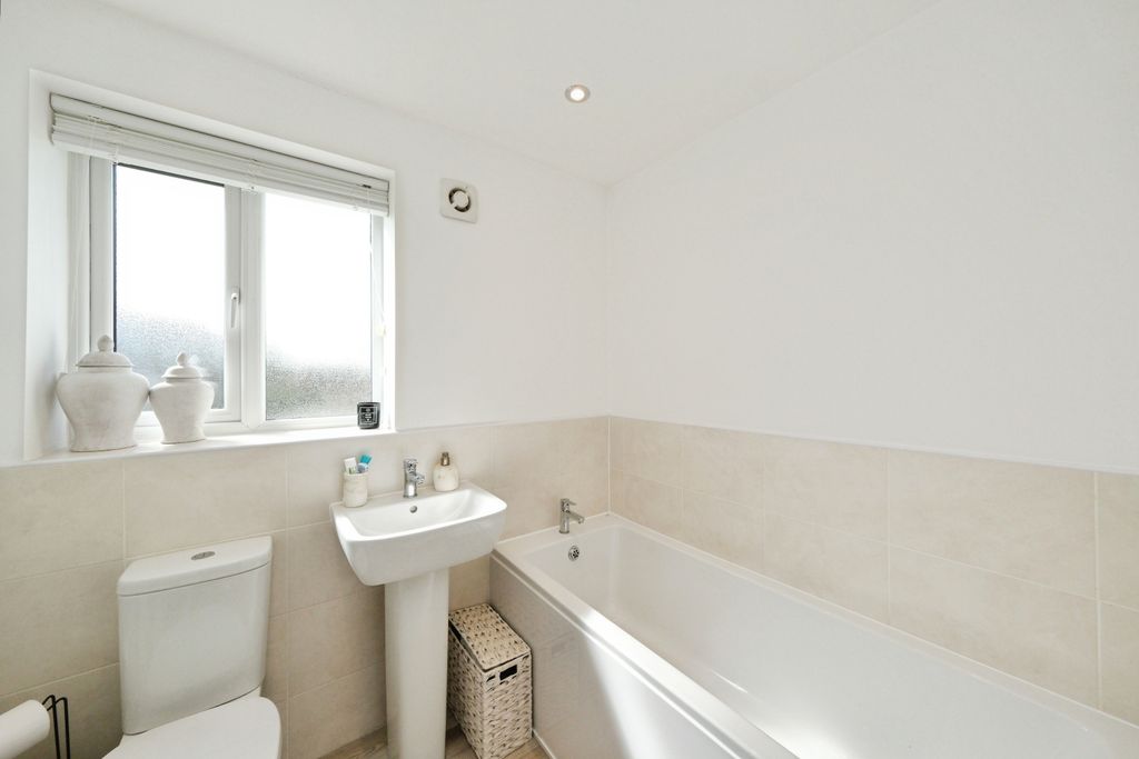 Additional image 15 of 4 bed semi-detached house for salePennington Way, Nottingham NG15