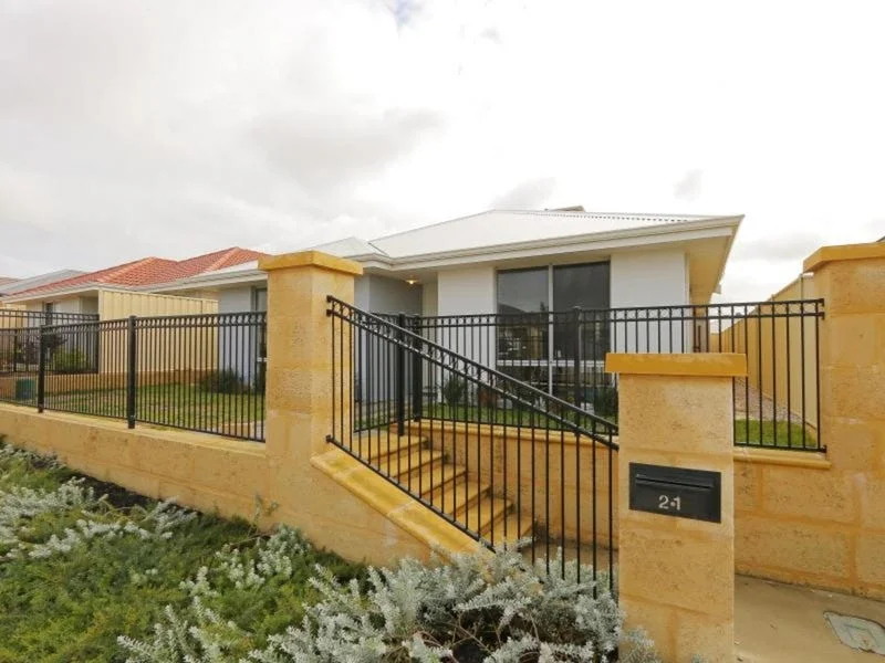 21 Payanna Grange, Lakelands WA 6180