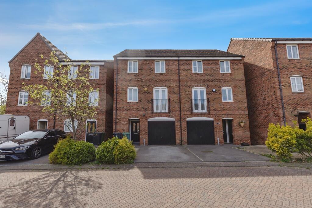 Hutton Close, Thornbury, Bradford