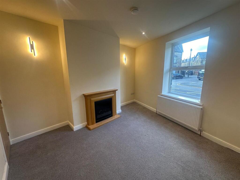 Oakworth Road, Keighley photo 2