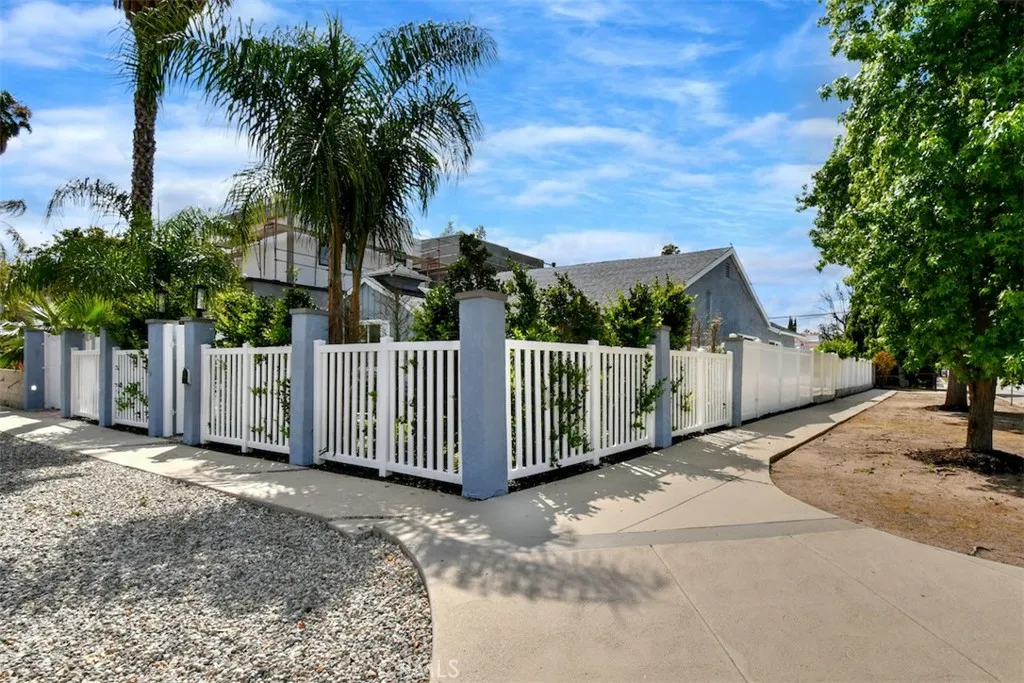 Additional image 128 of 15576 Hesby St, Encino, CA 91436