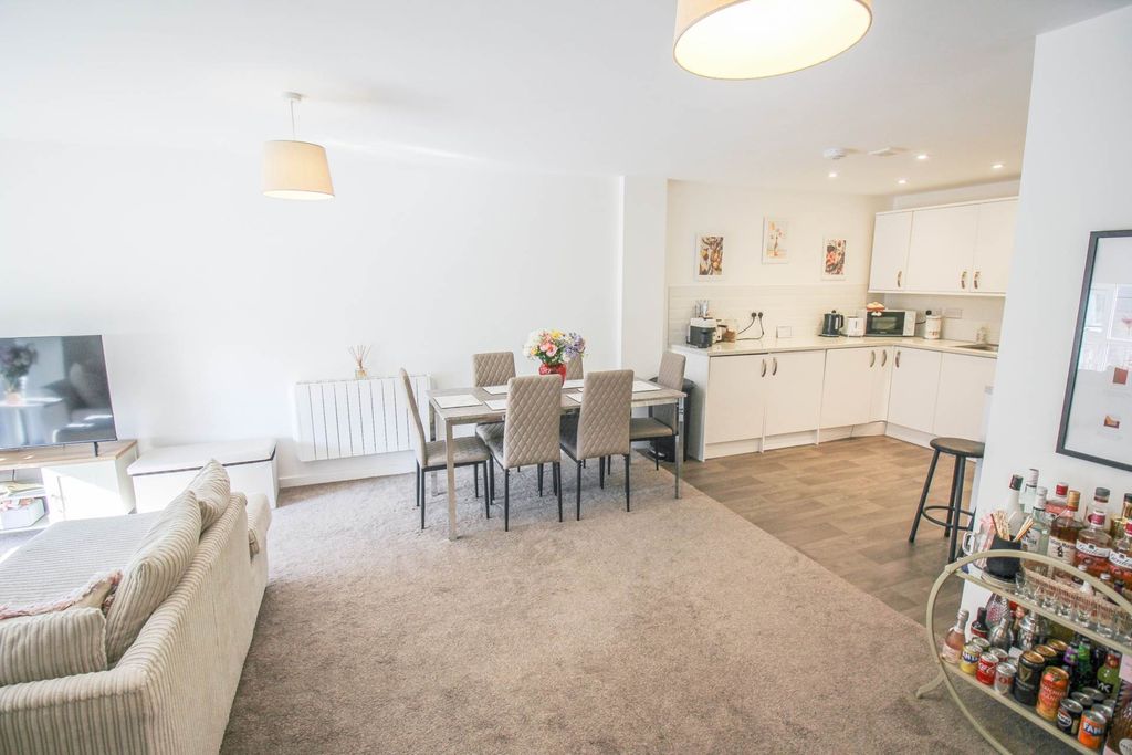 2 bed flat for saleWooler Road, Weston-Super-Mare BS23 photo 5