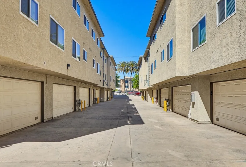 19018 Sherman Way Unit 110, Reseda, CA 91335