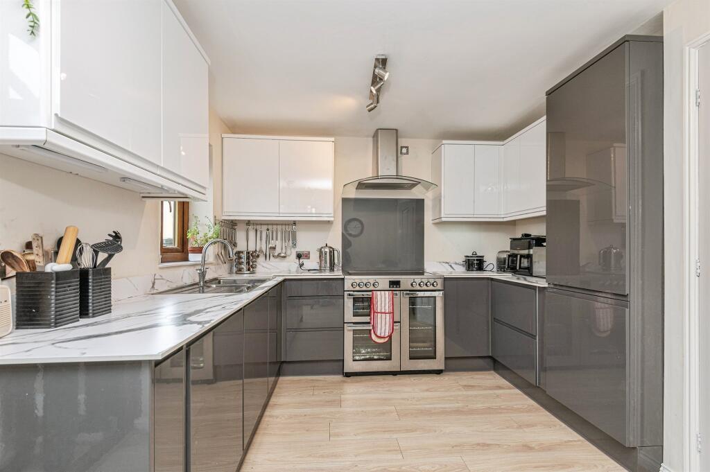 Flaxen Court, Bradford photo 5