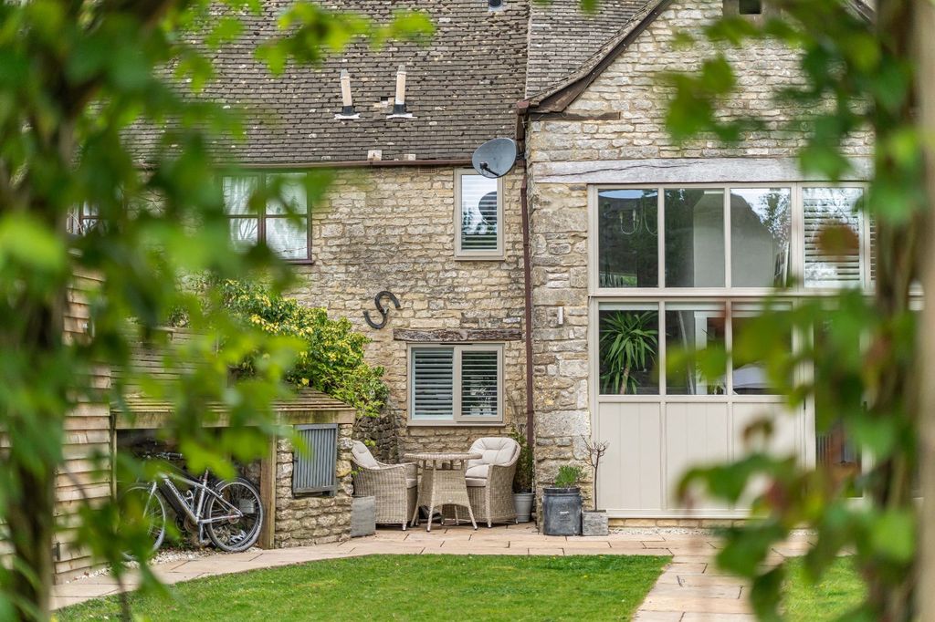 Additional image 4 of 5 bed semi-detached house for saleCirencester Road, Minchinhampton, Stroud, Gloucestershire GL6