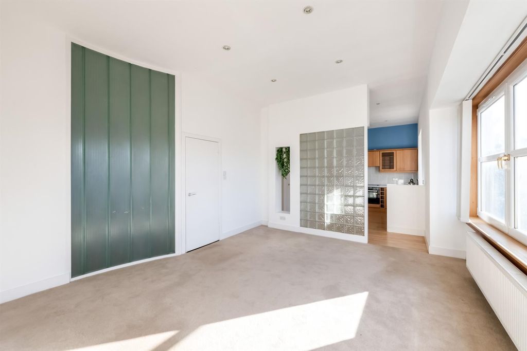 Additional image 4 of 2 bed flat for sale5B Bridge Street, Dollar FK14
