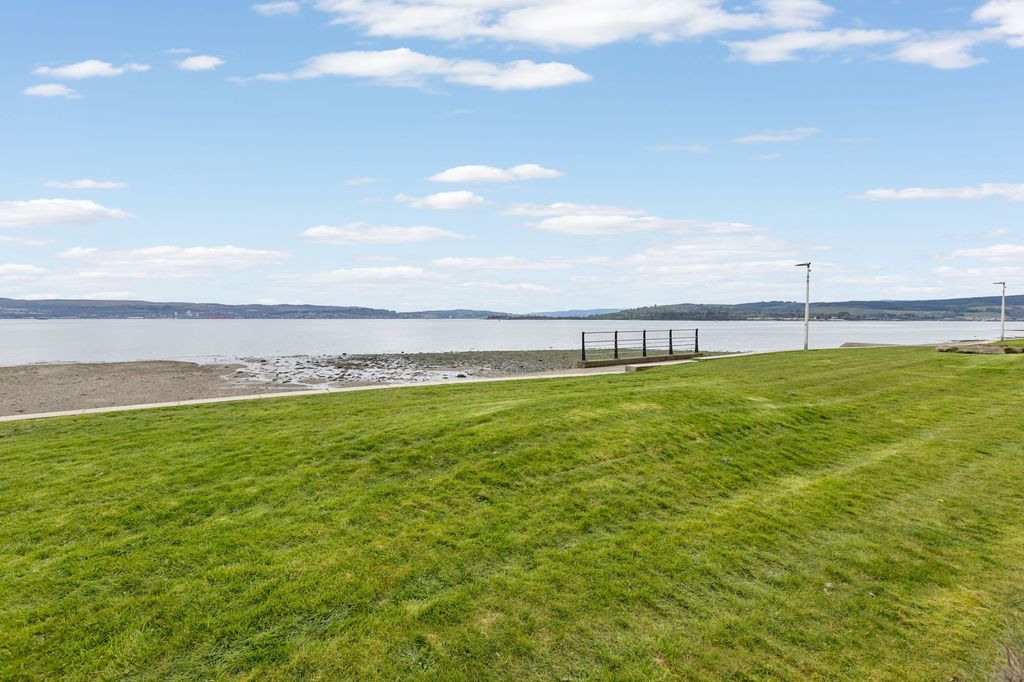 Additional image 2 of 3 bed maisonette for sale80 West Clyde Street, Helensburgh G84
