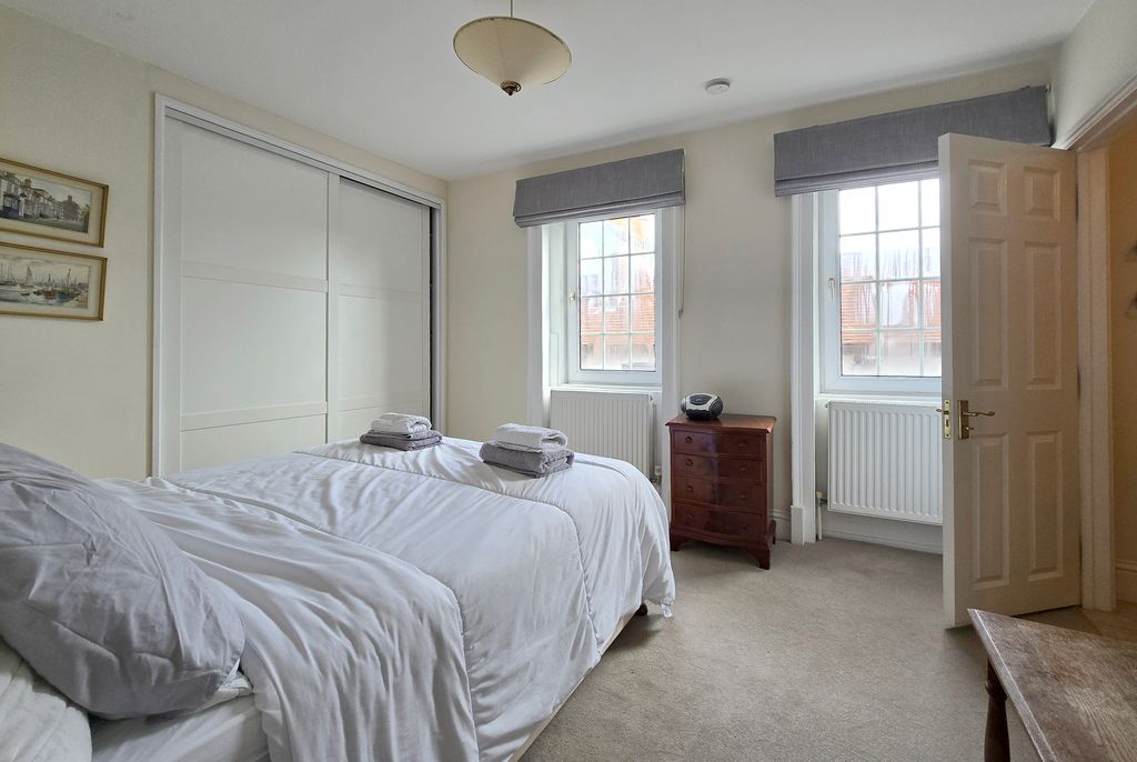 Additional image 5 of 2 bed flat for saleHigh Street, Lymington, Hampshire SO41