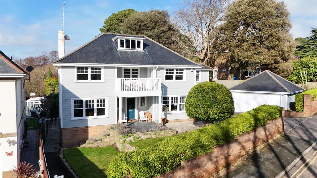 Brudenell Avenue, Sandbanks