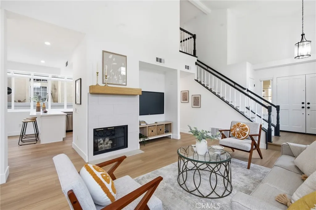 Additional image 6 of 32 Comiso, Irvine, CA 92614