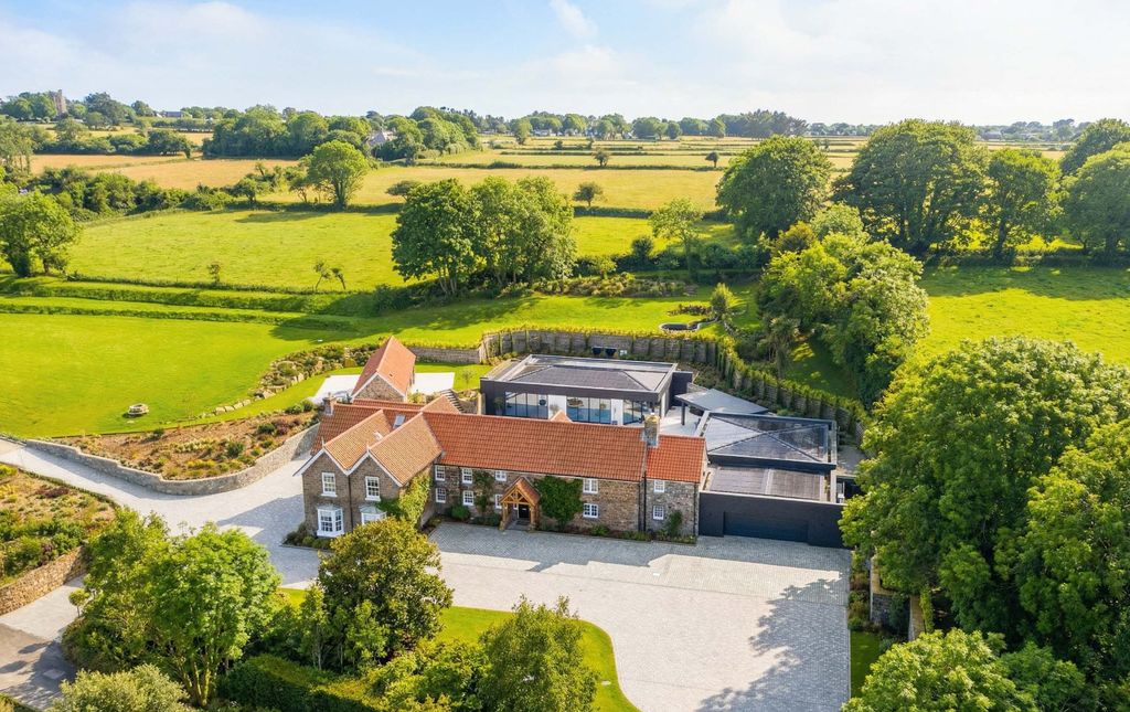 10 bed detached house for saleLa Vassalerie, St. Andrew, Guernsey GY6