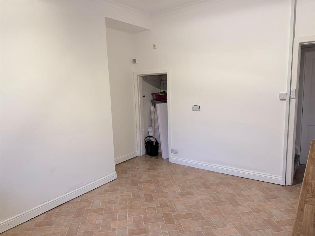 Exmouth Place, Bradford photo 3