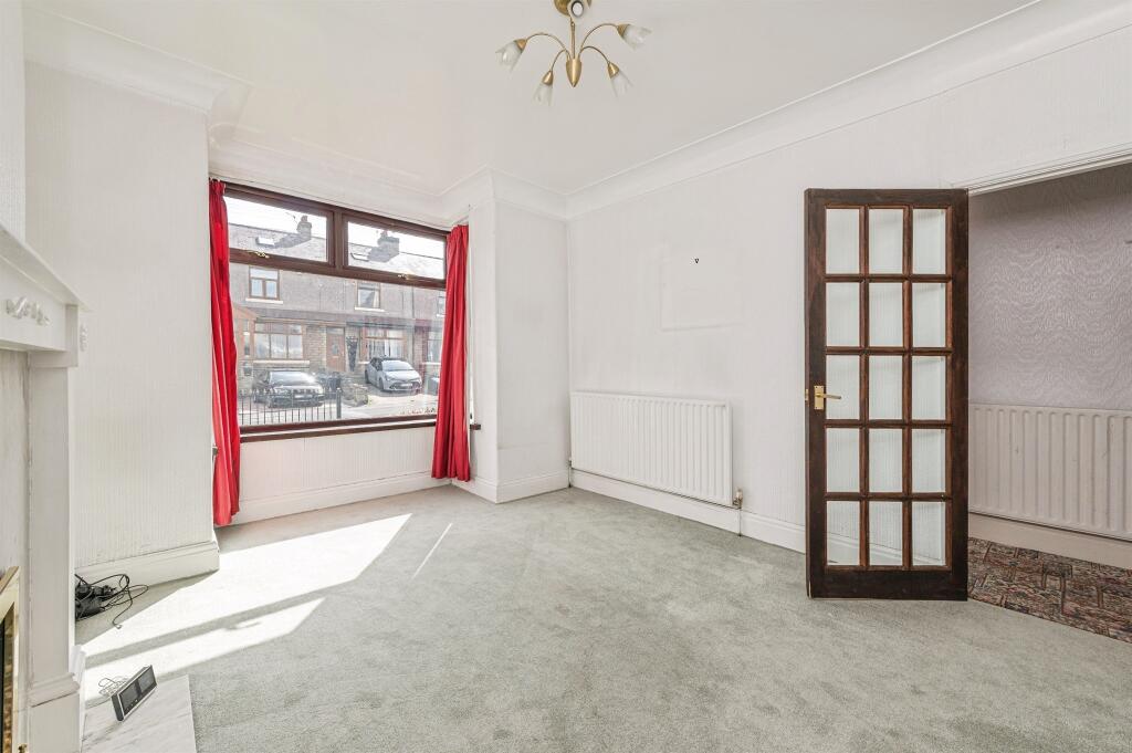 Frimley Drive, Bradford photo 4