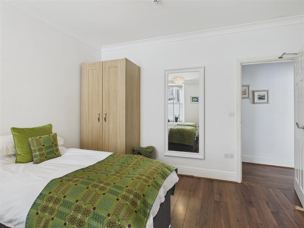 Additional image 8 of 3 bed flat for saleYork House, Tudor Square, Tenby SA70
