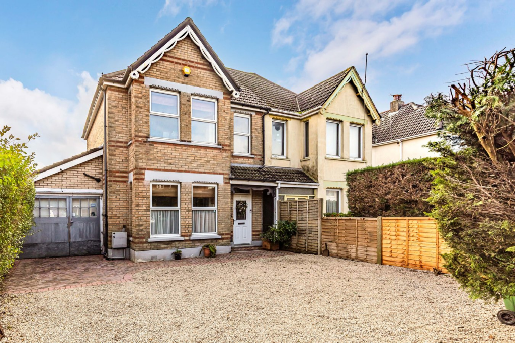 Ashley Road, Poole, BH14