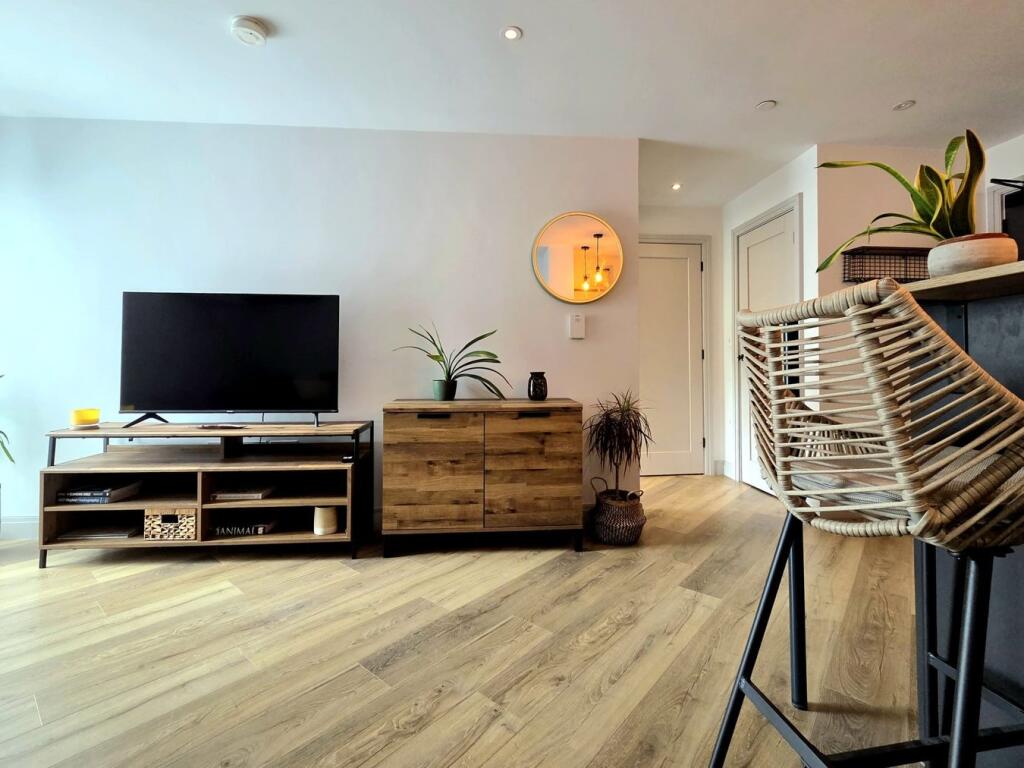 The Cosmopolitan  1-3 Commercial Road, Lower Parkstone, BH14