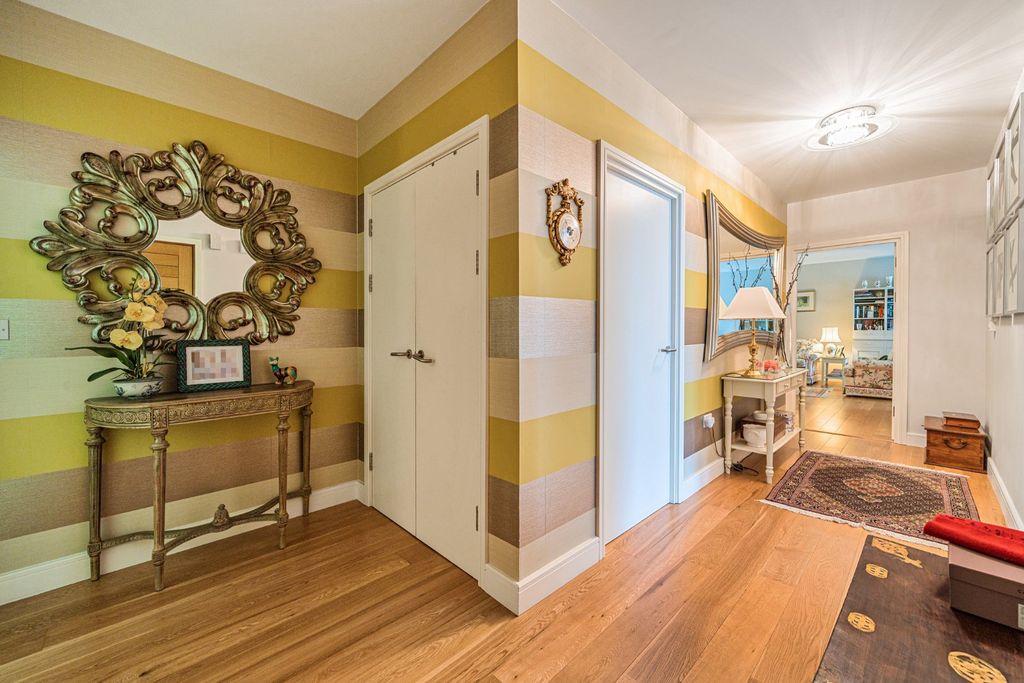 Additional image 9 of 3 bed flat for saleCliveden Gages, Taplow, Buckinghamshire SL6