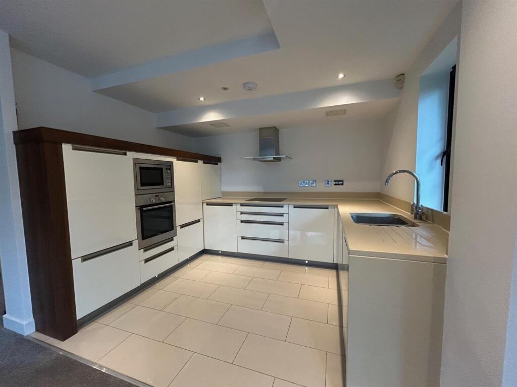 Apartment 3 Augusta, 2 Compton Avenue, Lilliput photo 4