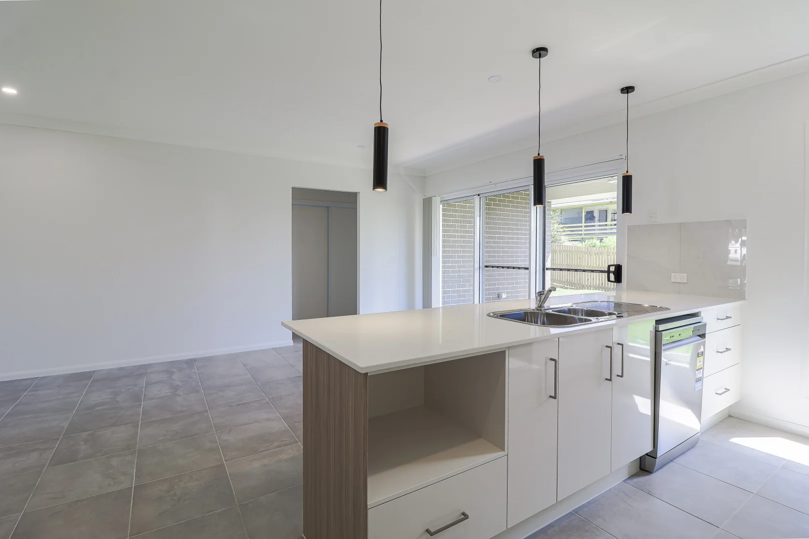 Additional image 3 of 28 Wistari Street, Clinton QLD 4680
