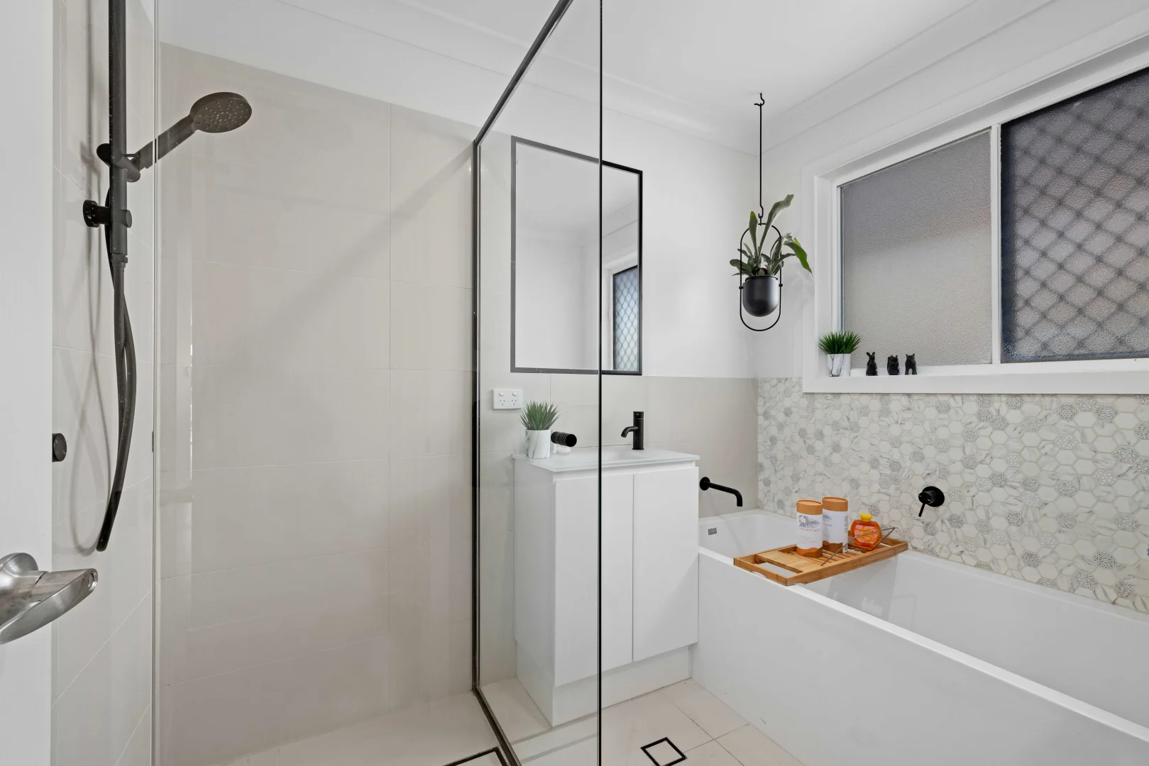 Additional image 17 of 413 Scarborough Road, Scarborough QLD 4020