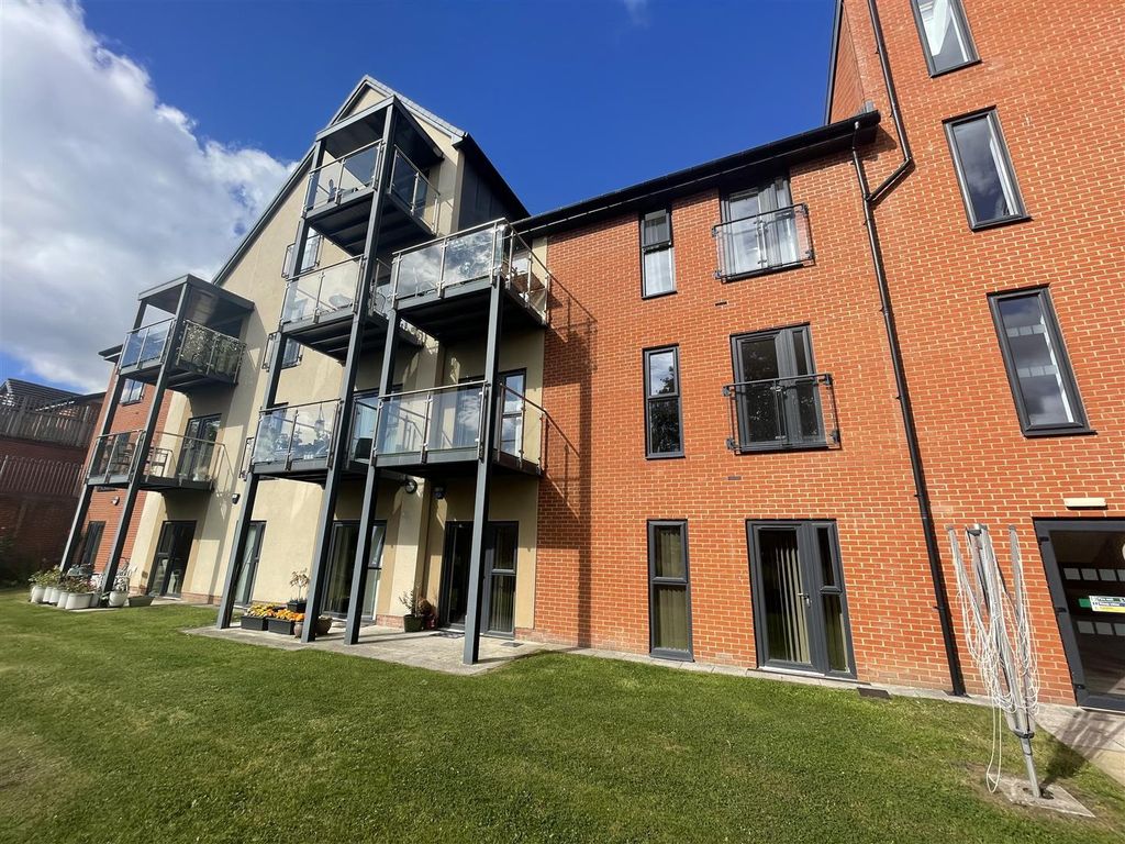 2 bed flat for saleThe Elms, Chester Le Street DH2