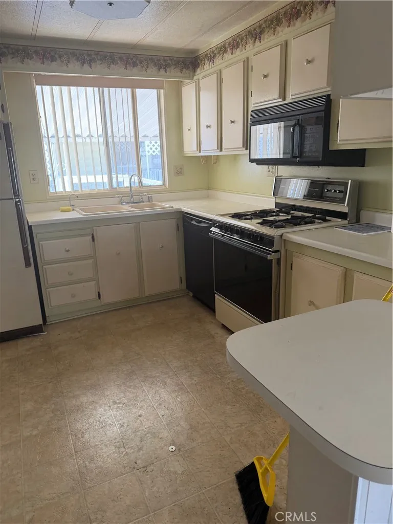 Additional image 15 of 9391 California Ave Unit 13, Riverside, CA 92503