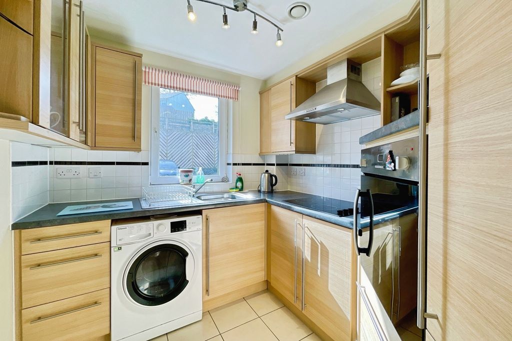 Additional image 4 of 2 bed flat for saleLys Lander, Tregolls Road, Truro, Cornwall TR1