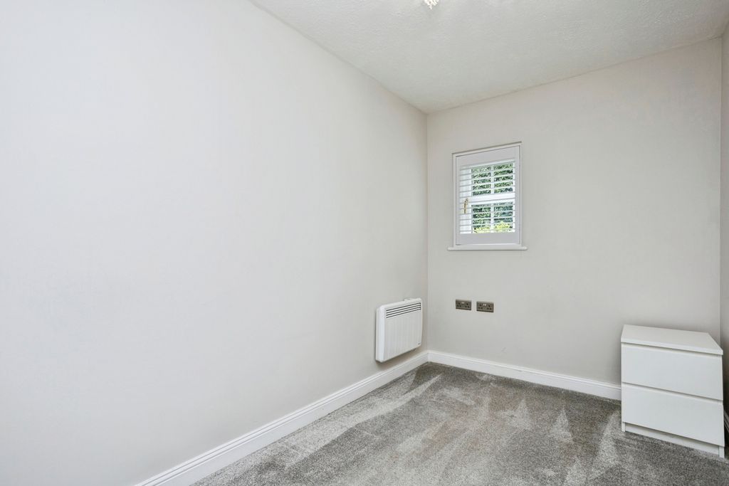 Additional image 13 of 2 bed flat for saleRose Hill, Billingshurst, West Sussex RH14