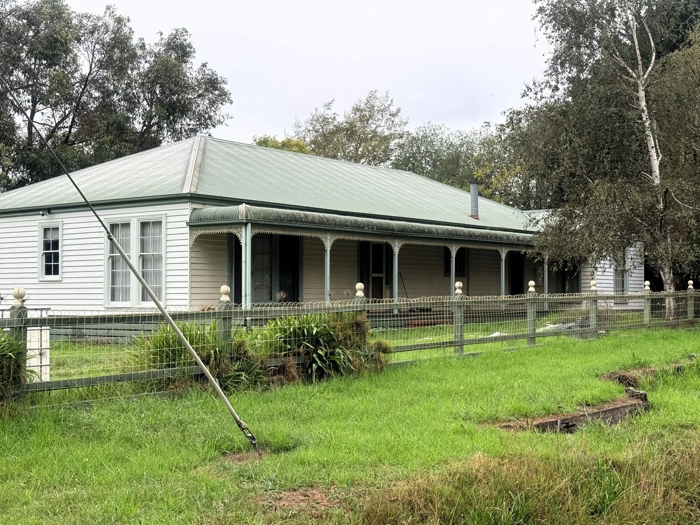 15 GARDEN STREET, Cranbourne East VIC 3977